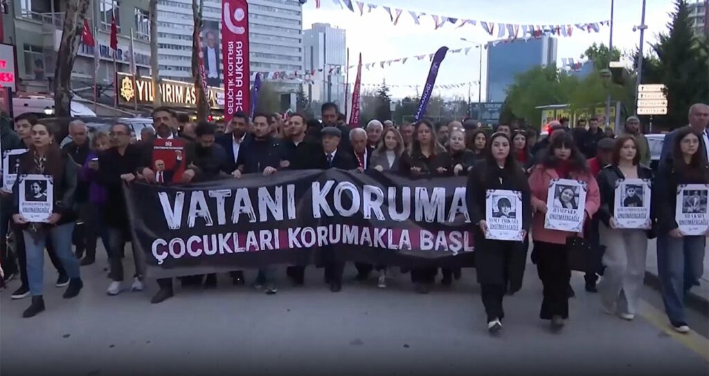 chp-ankara-il-orgutunden-anitkabire-sessiz-yuruyus-5sSHftS8