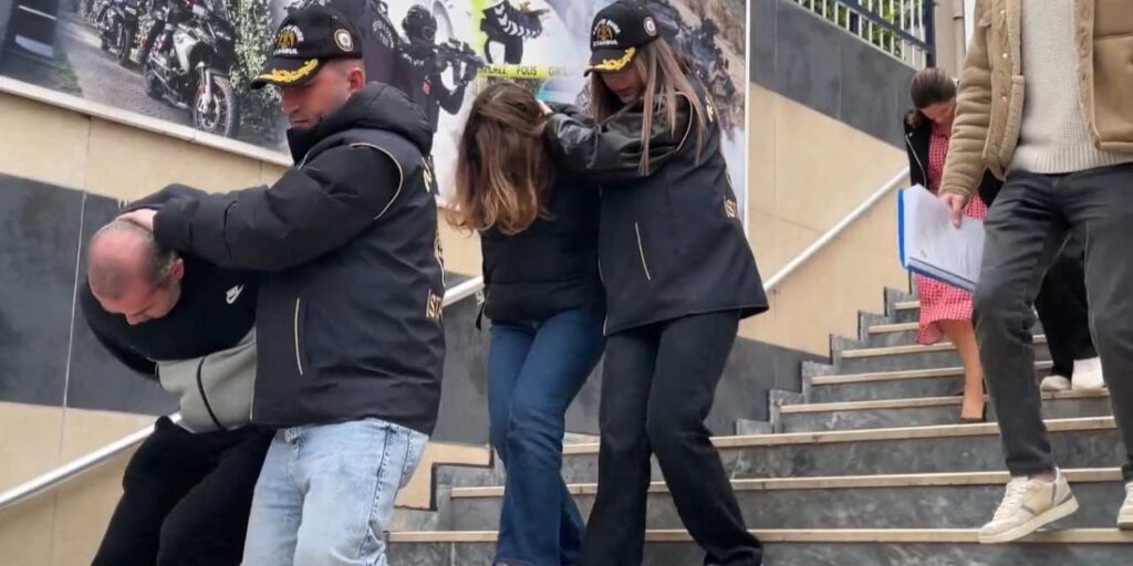 istanbulda-danimarkali-sirketi-milyonlarca-lira-dolandirdi-olayi-fark-eden-calisana-maas-baglamis-ctN4jrgq