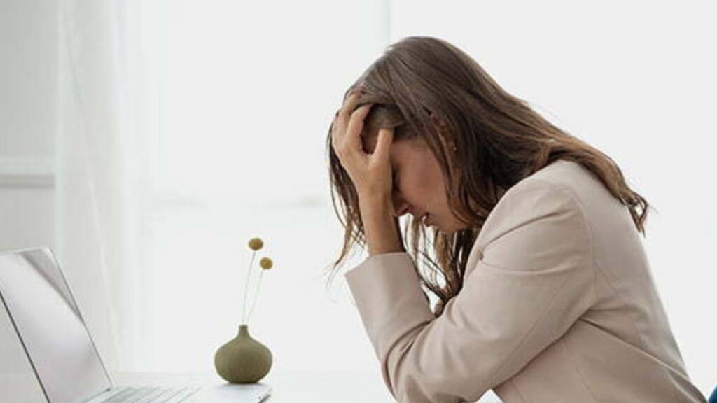 stresin-gorunmeyen-yuzu-duygusal-dalgalanmalarin-cilt-ve-sindirim-uzerindeki-etkisi-aEwxHnZG-1