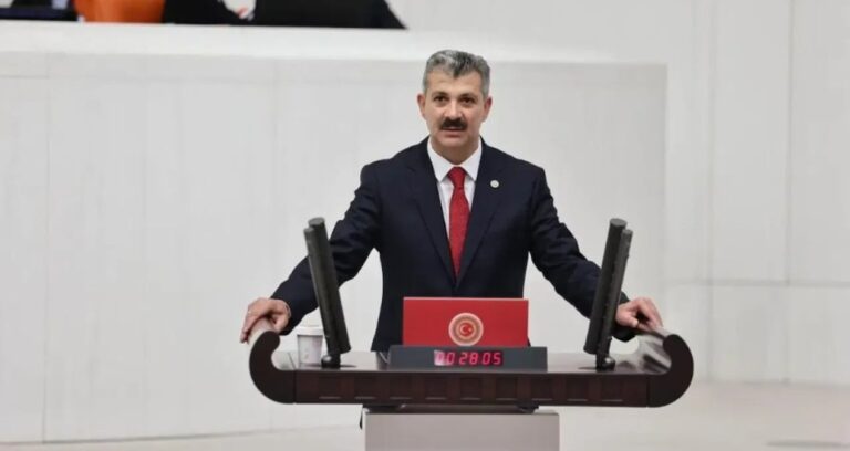 akpli-milletvekili-karisina-muhtarliktan-fakirlik-belgesi-aldirdi-n1h4O8AS
