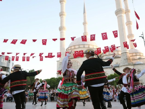 Dunyanin renkleri maltepede bulustu yY5ZAyVS
